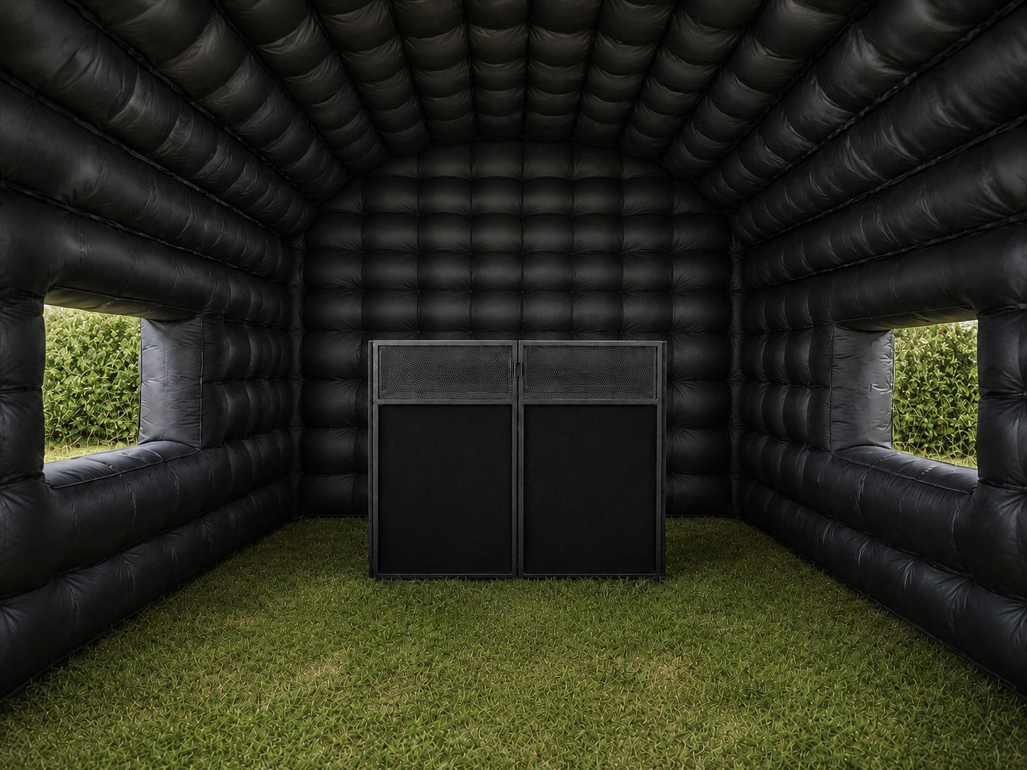 Tent met DJ-booth